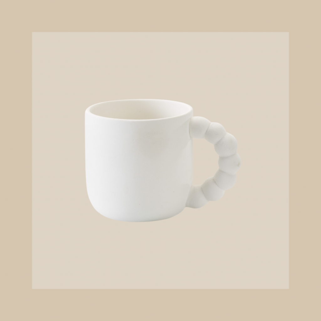 Tasse mit Perlenhenkel