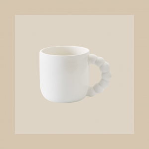 Tasse mit Perlenhenkel